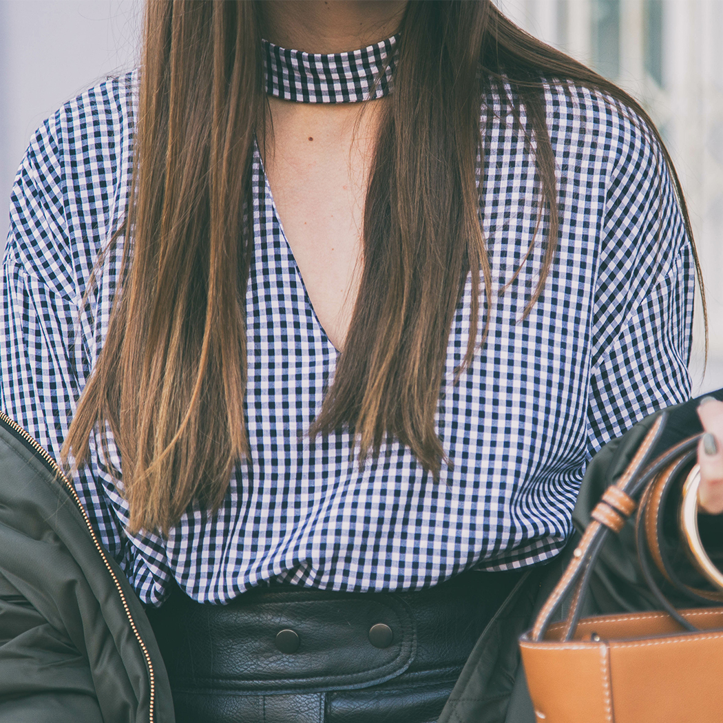 Kratka vichy w modnych stylizacjach. Sprawdź, jak nosić kultową francuską kratkę gingham na co dzień